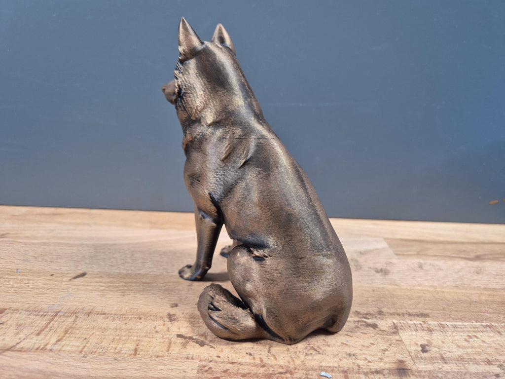 Siberian Husky – sitzende Hundefigur mit Stehohren | Schlittenhund | 19 Farben & 3 Größen | Made in Germany