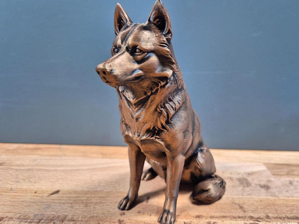 Siberian Husky – sitzende Hundefigur mit Stehohren | Schlittenhund | 19 Farben & 3 Größen | Made in Germany