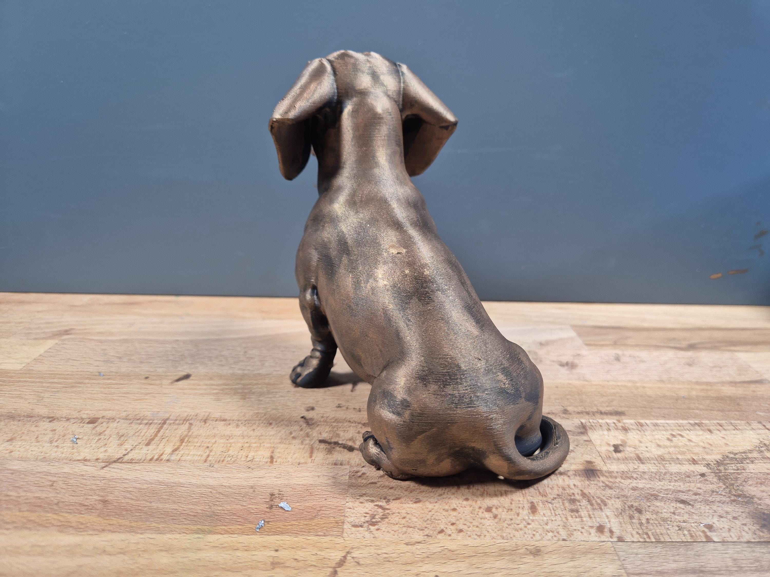 Kurzhaar-Dackel – sitzende Hundefigur mit langen Ohren | Mr.-Jay-Design | 19 Farben & 3 Größen | Made in Germany