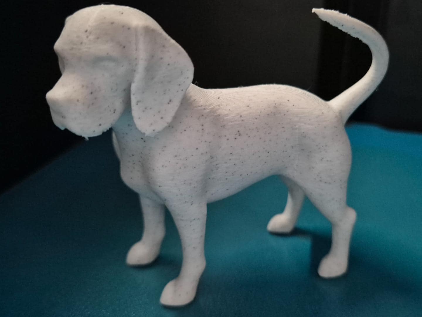 Beagle – stehende Hundefigur mit langen Schlappohren | 19 Farben & 3 Größen | Made in Germany