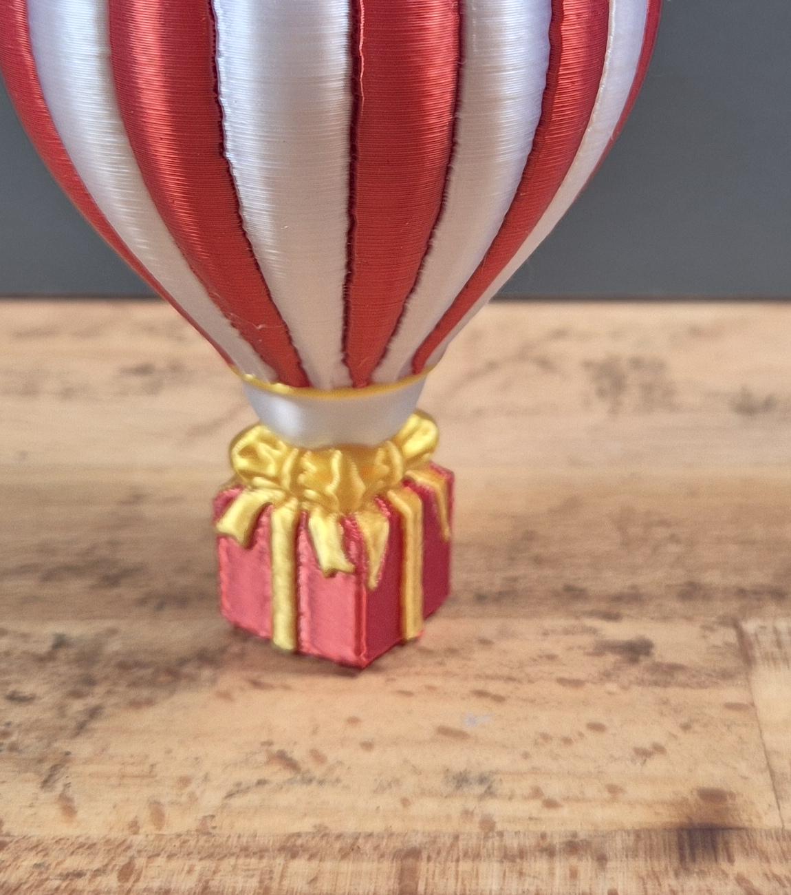 Heißluftballon-Weihnachtsanhänger mit Geschenkdetail | 19 Farben & 3 Größen | Made in Germany