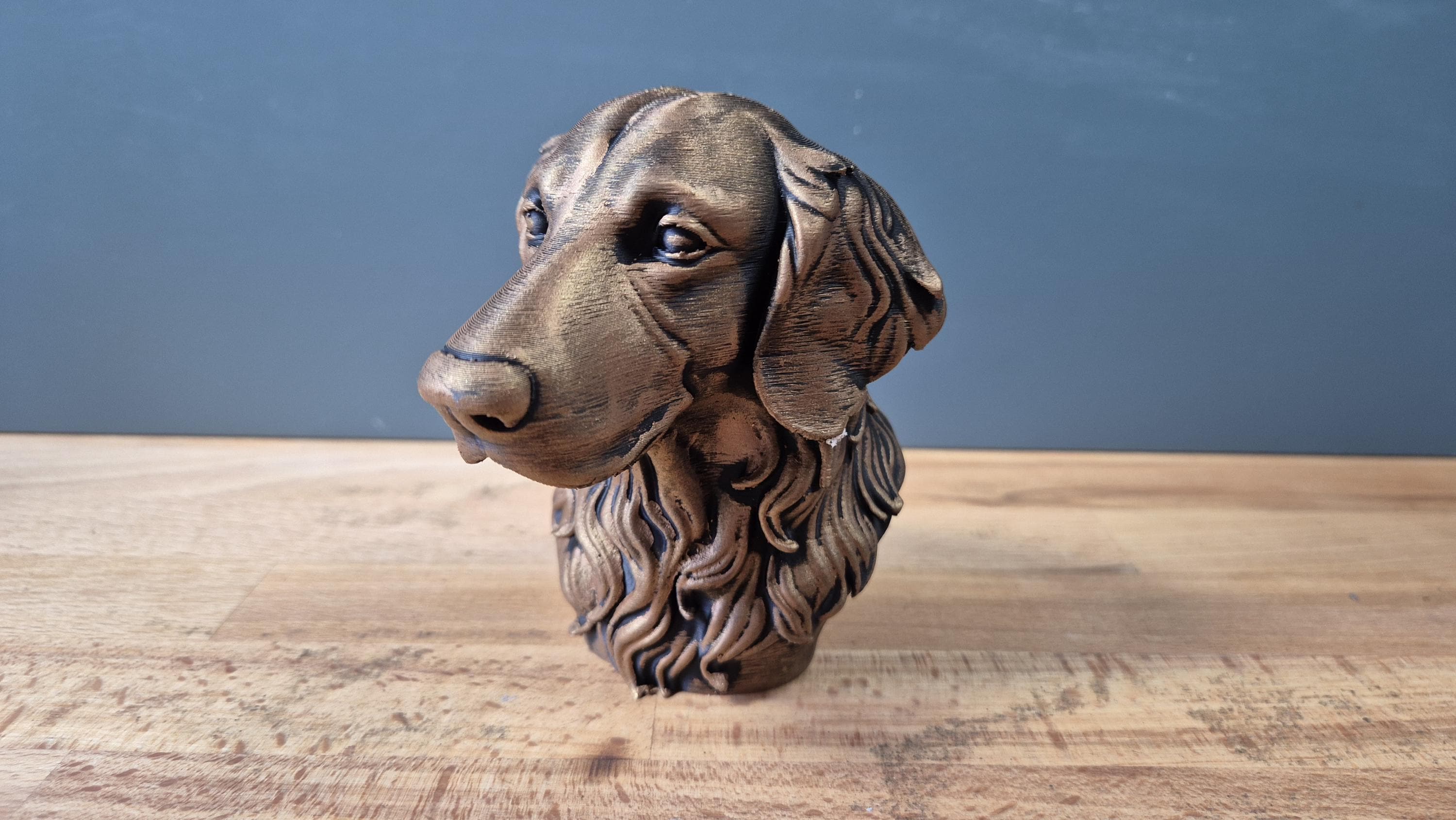 Flat-Coated Retriever – detailreiche Hundebüste mit welligem Brustfell | 19 Farben & 3 Größen | Made in Germany