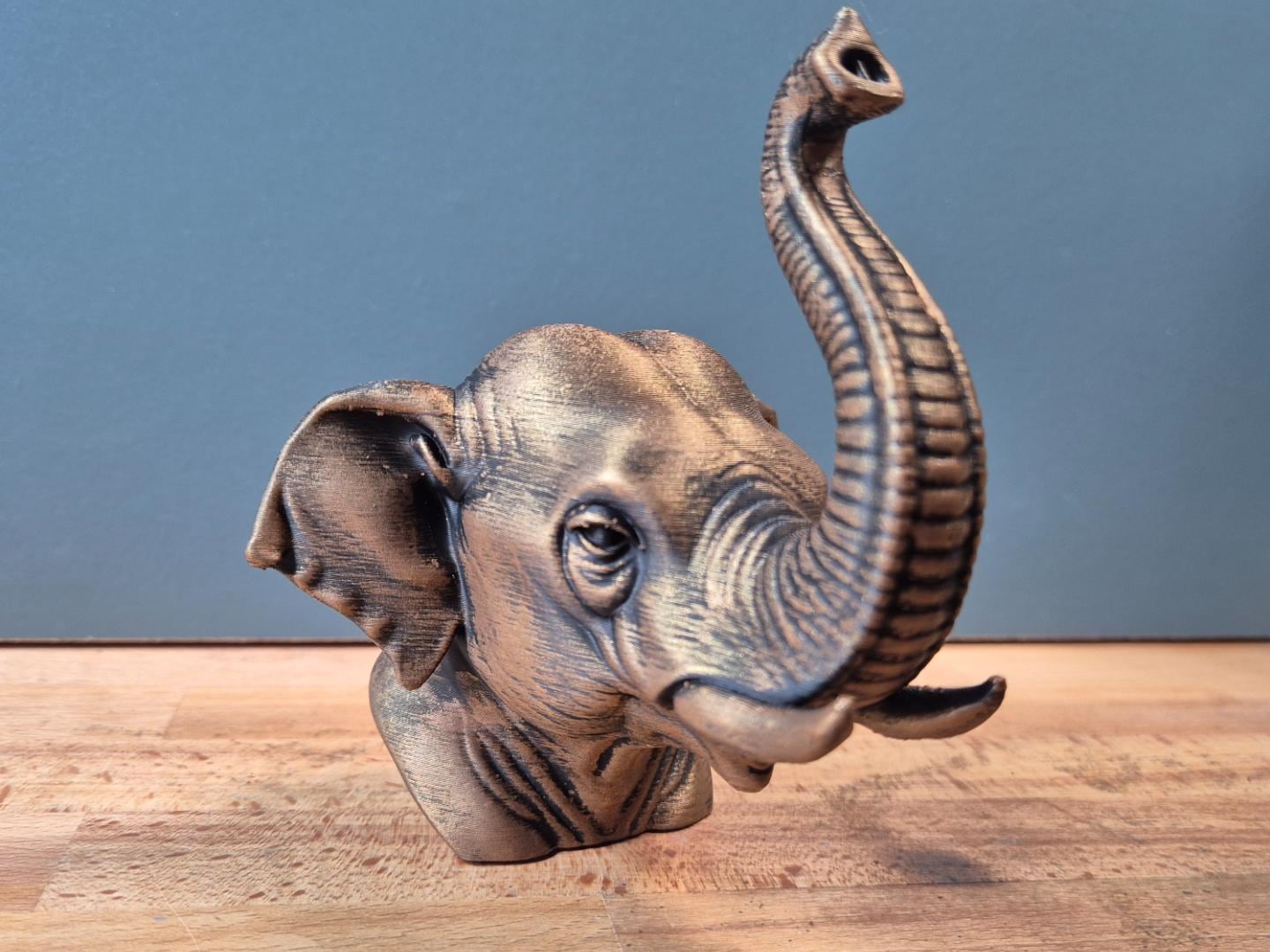 Asiatischer Elefant – detailreiche Tierbüste mit erhobenem Rüssel | 19 Farben & 3 Größen | Made in Germany