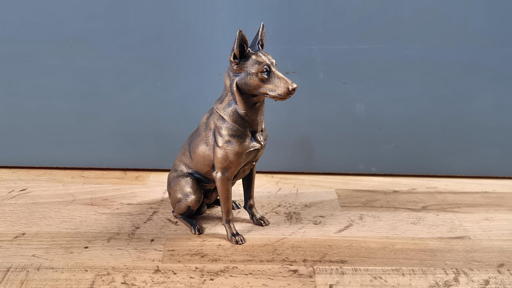 Belgischer Malinois – detailreiche sitzende Hundefigur | 19 Farben & 3 Größen | Made in Germany