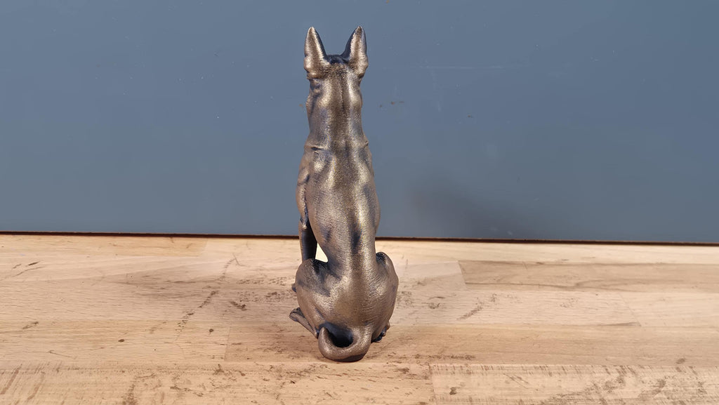 Belgischer Malinois – detailreiche sitzende Hundefigur | 19 Farben & 3 Größen | Made in Germany