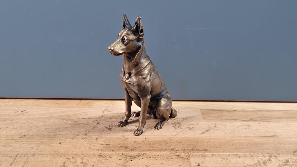 Belgischer Malinois – detailreiche sitzende Hundefigur | 19 Farben & 3 Größen | Made in Germany