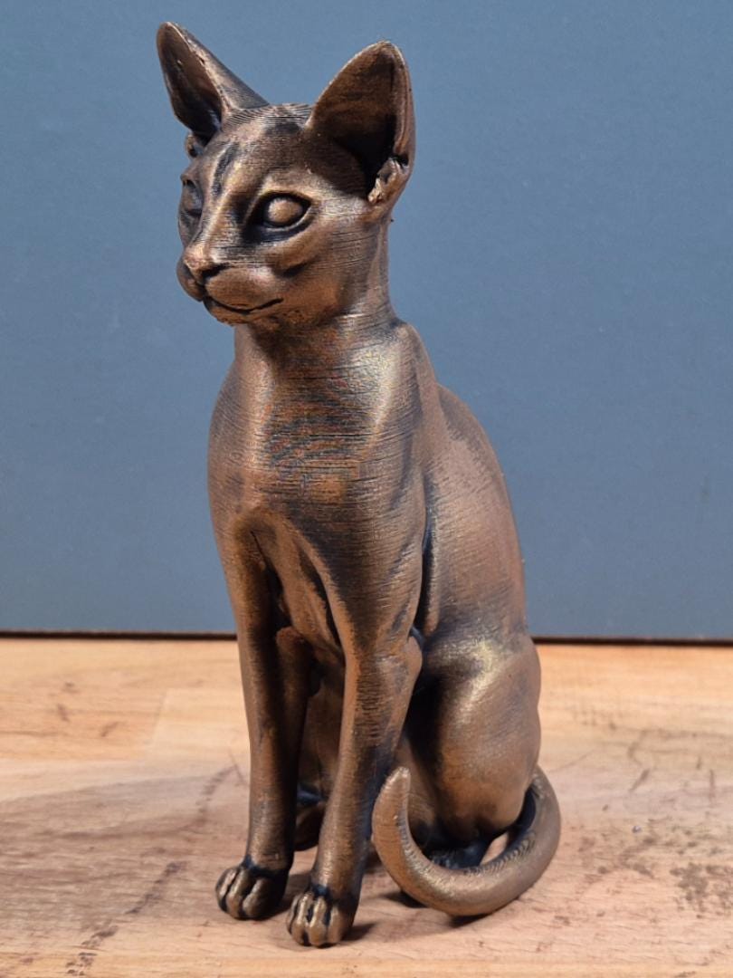 Abessinierkatze – elegante sitzende Katzenfigur | 19 Farben & 3 Größen | Made in Germany