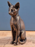 Abessinierkatze – elegante sitzende Katzenfigur | 19 Farben & 3 Größen | Made in Germany