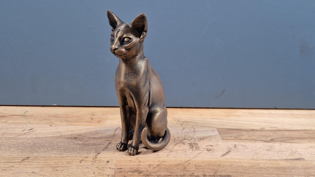 Abessinierkatze – elegante sitzende Katzenfigur | 19 Farben & 3 Größen | Made in Germany