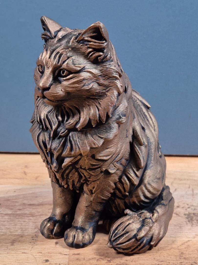 Sibirische Katze – detailreiche sitzende Katzenfigur | 19 Farben & 3 Größen | Made in Germany