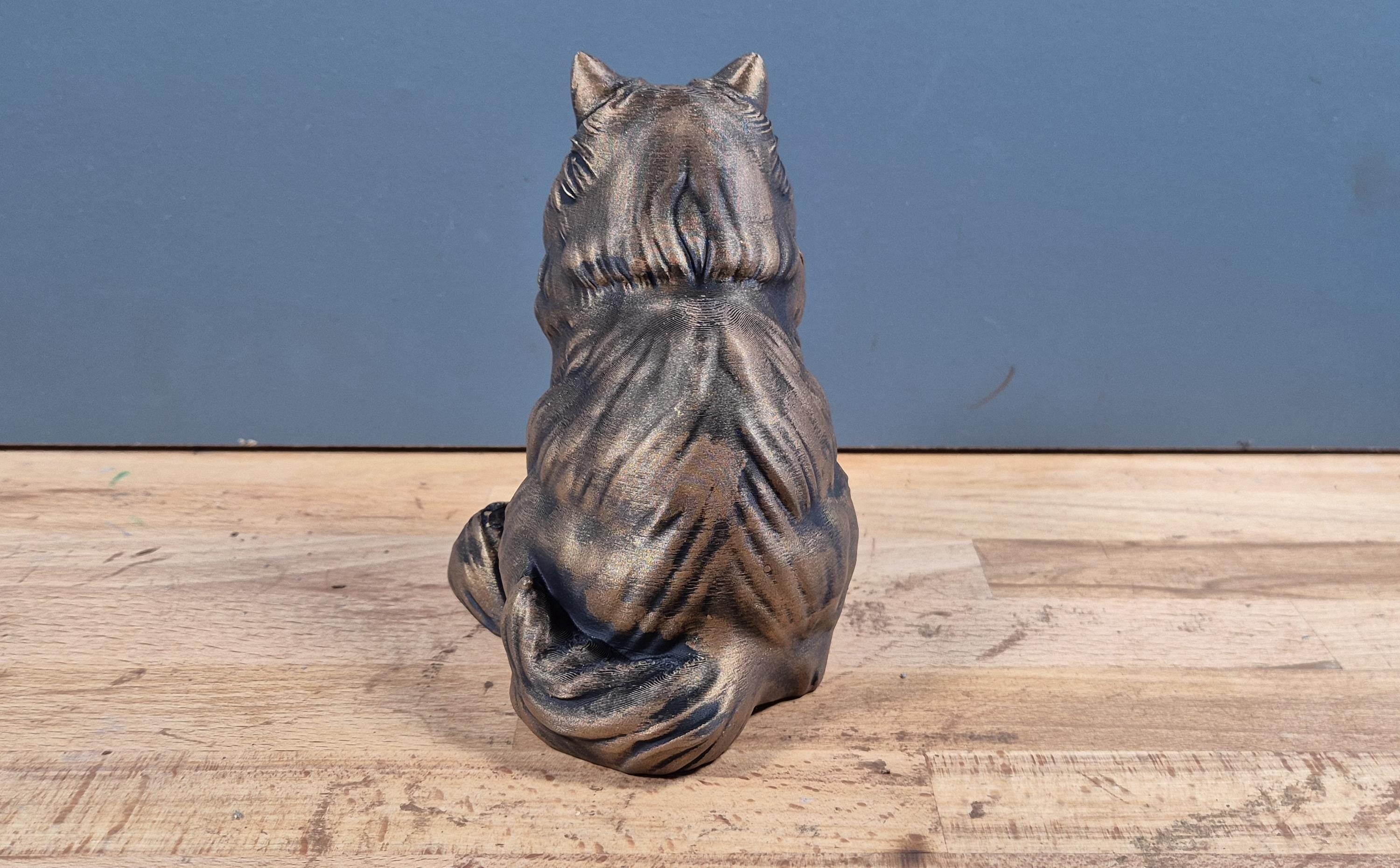 Sibirische Katze – detailreiche sitzende Katzenfigur | 19 Farben & 3 Größen | Made in Germany