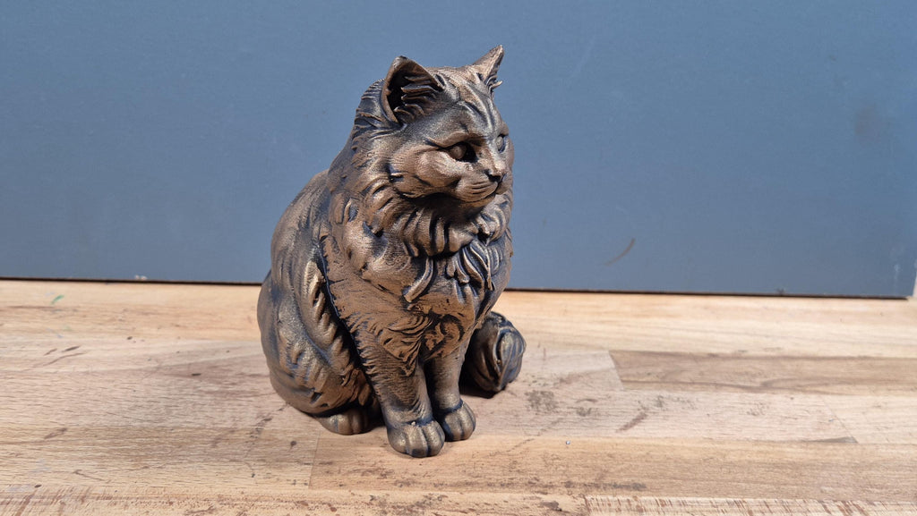 Sibirische Katze – detailreiche sitzende Katzenfigur | 19 Farben & 3 Größen | Made in Germany