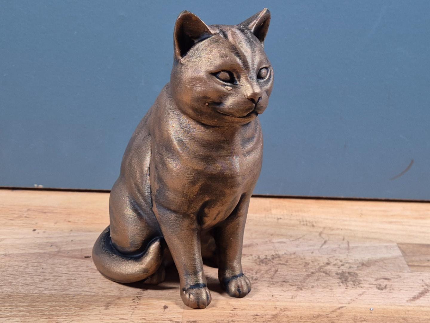 American Shorthair – detailreiche sitzende Katzenfigur | 19 Farben & 3 Größen | Made in Germany