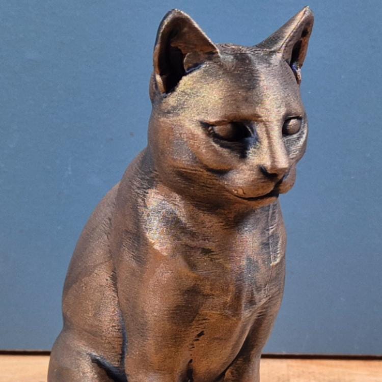Europäisch Kurzhaar – detailreiche sitzende Katzenfigur | 19 Farben & 3 Größen | Made in Germany
