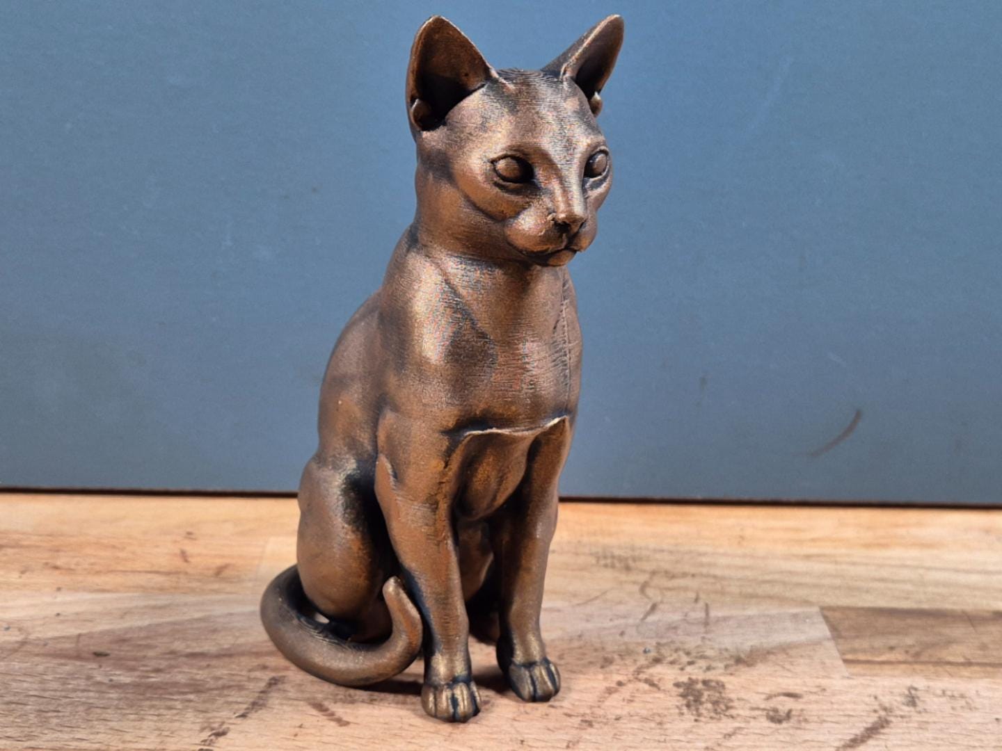 Russisch Blau – elegante sitzende Katzenfigur | 19 Farben & 3 Größen | Made in Germany