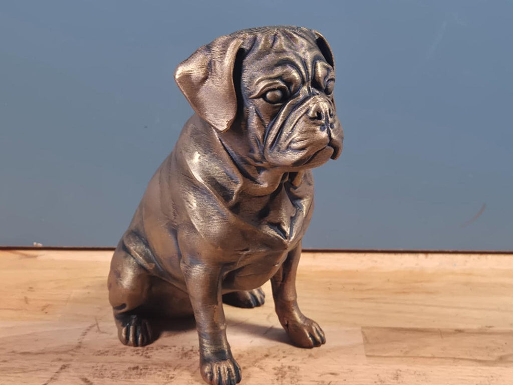 Puggle – detailreiche sitzende Hundefigur | Mops-Beagle-Mix | 19 Farben & 3 Größen | Made in Germany
