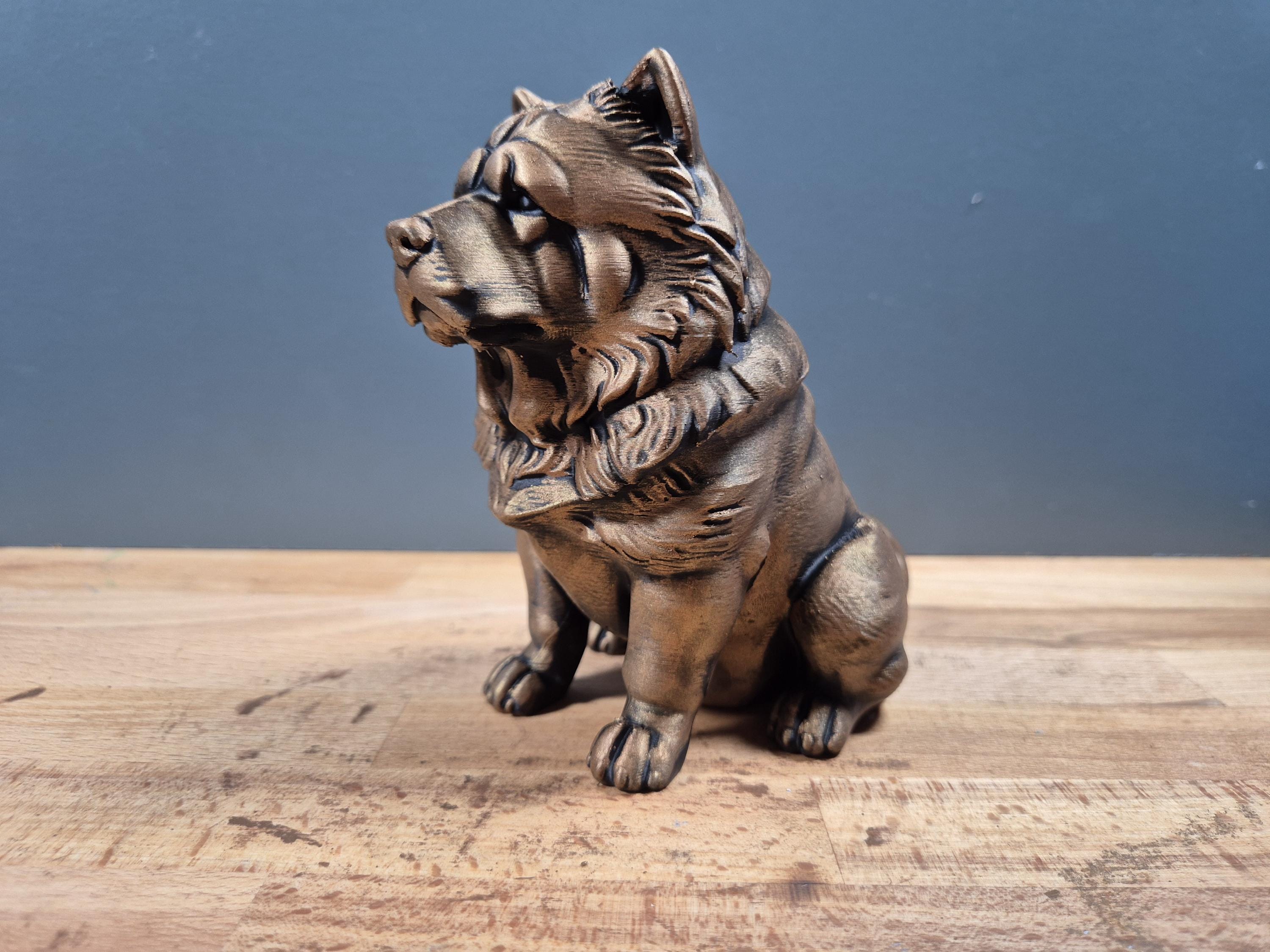 Chow-Chow – markante sitzende Hundefigur mit Löwenmähne | 19 Farben & 3 Größen | Made in Germany