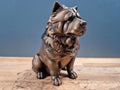 Chow-Chow – markante sitzende Hundefigur mit Löwenmähne | 19 Farben & 3 Größen | Made in Germany