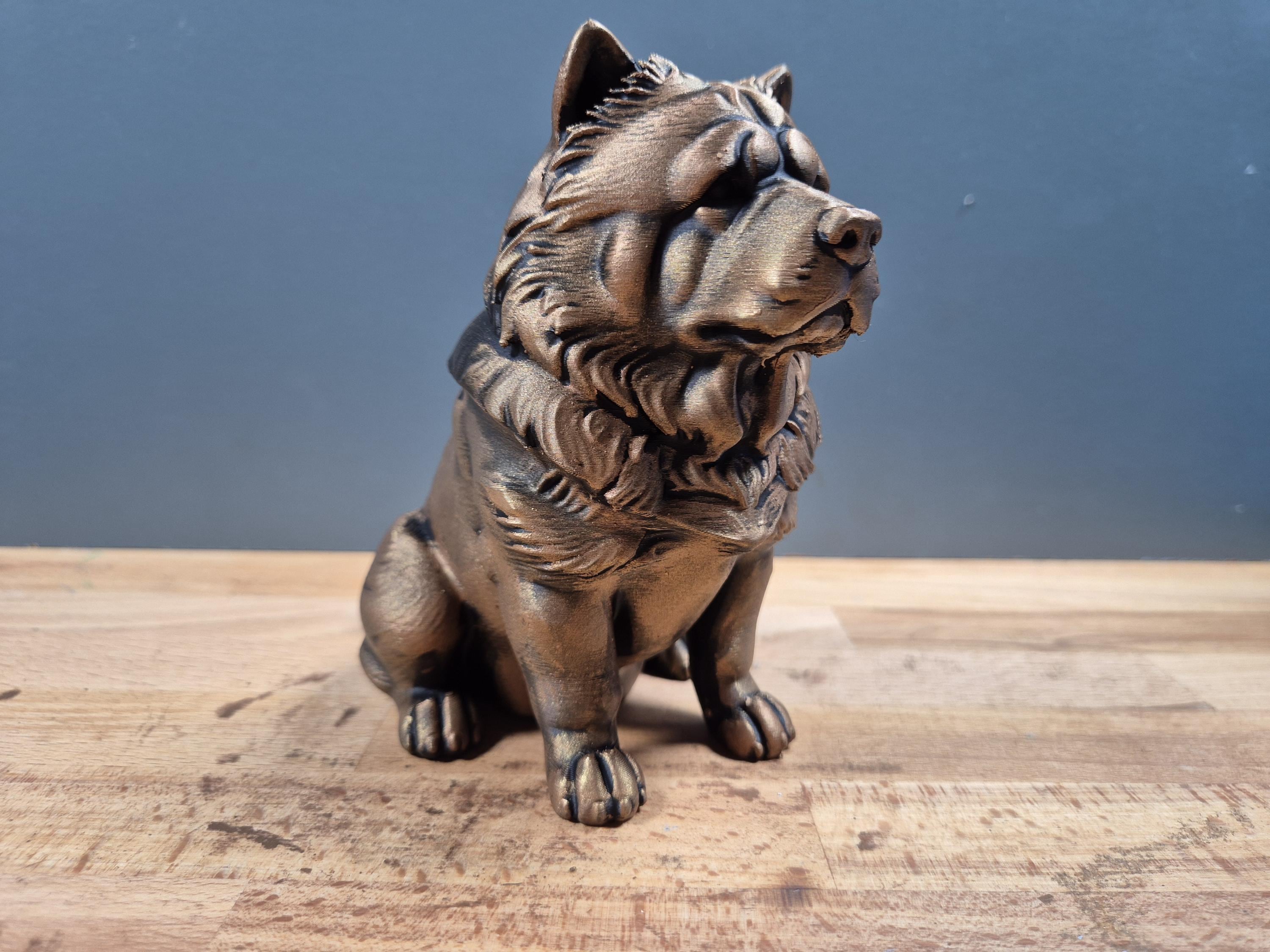 Chow-Chow – markante sitzende Hundefigur mit Löwenmähne | 19 Farben & 3 Größen | Made in Germany