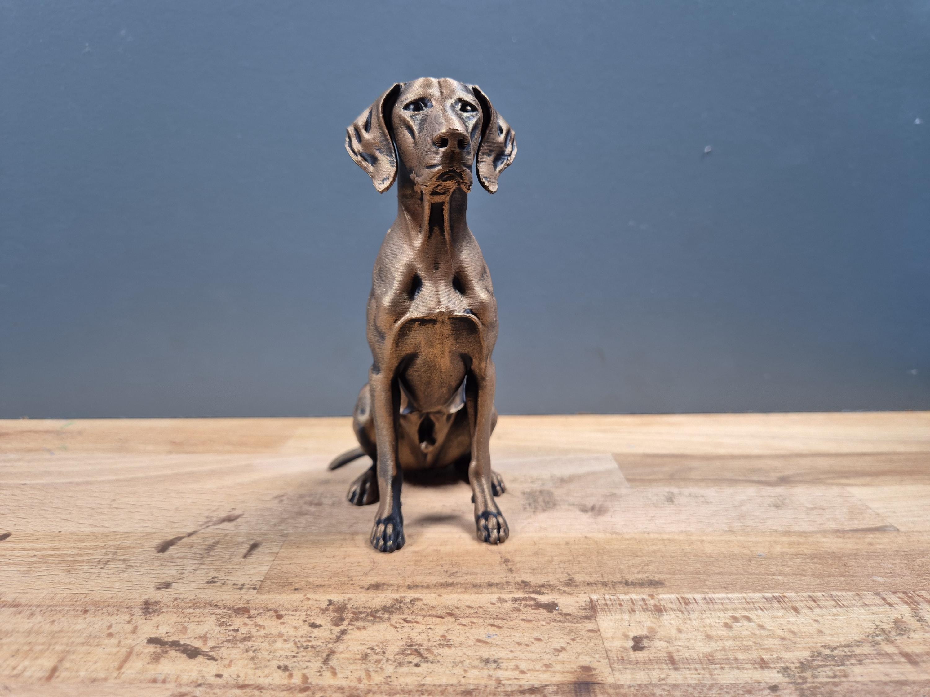 Deutsch Kurzhaar – athletische sitzende Hundefigur | Jagdhund, Pointer | 19 Farben & 3 Größen | Made in Germany
