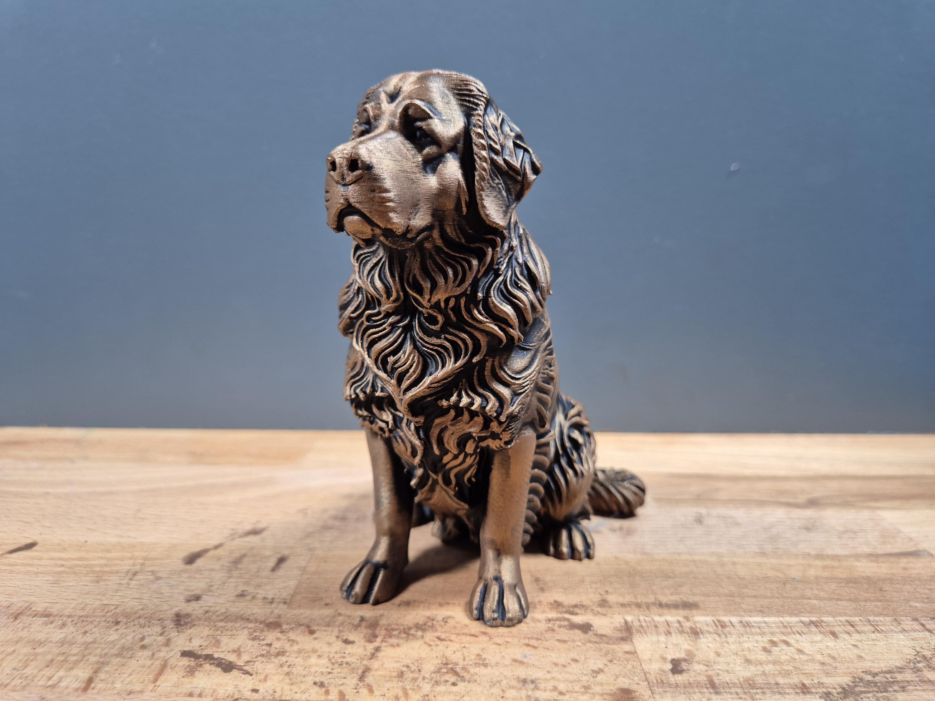 Neufundländer – sitzende Hundefigur mit langem Fell | Newfoundland Hund | 19 Farben & 3 Größen | Made in Germany