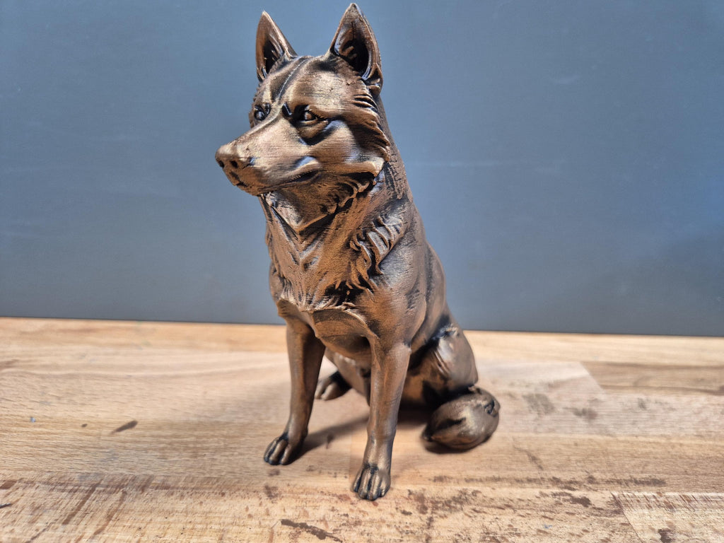 Siberian Husky – sitzende Hundefigur mit Stehohren | Schlittenhund | 19 Farben & 3 Größen | Made in Germany
