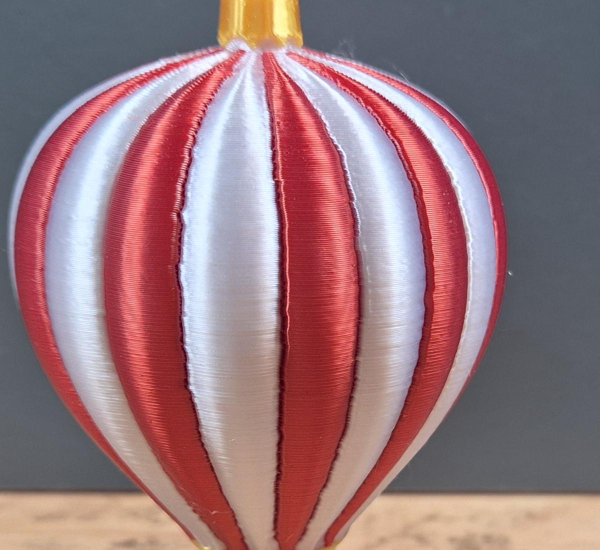 Heißluftballon-Weihnachtsanhänger mit Geschenkdetail | 19 Farben & 3 Größen | Made in Germany