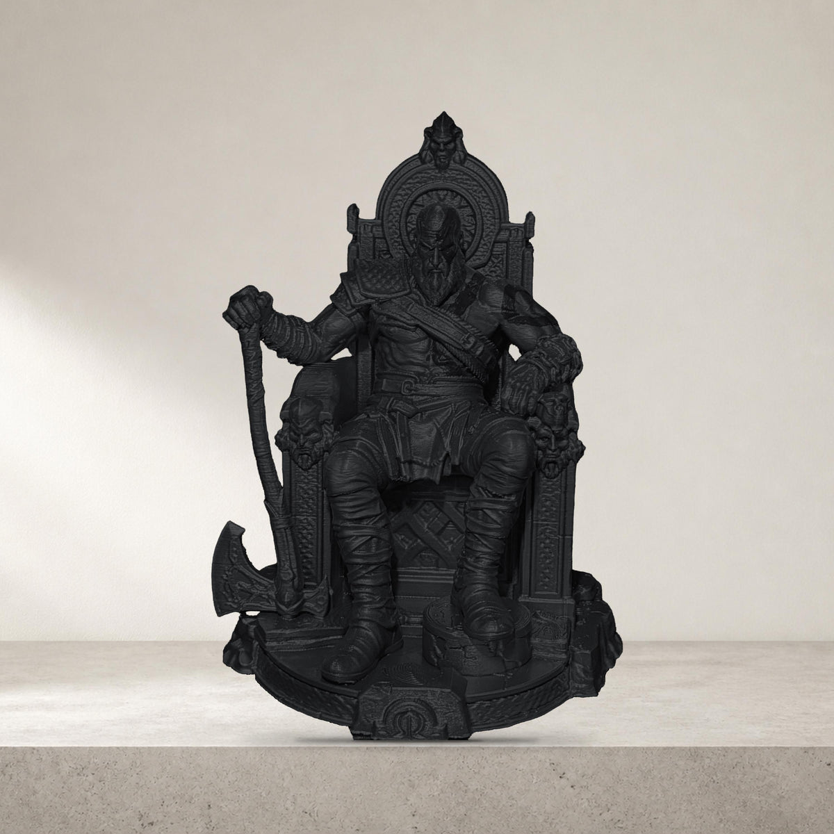Spartanischer Krieger auf Ornament-Thron – Fantasy-Diorama | 5 Größen & 8 Farben | Sammlerfigur