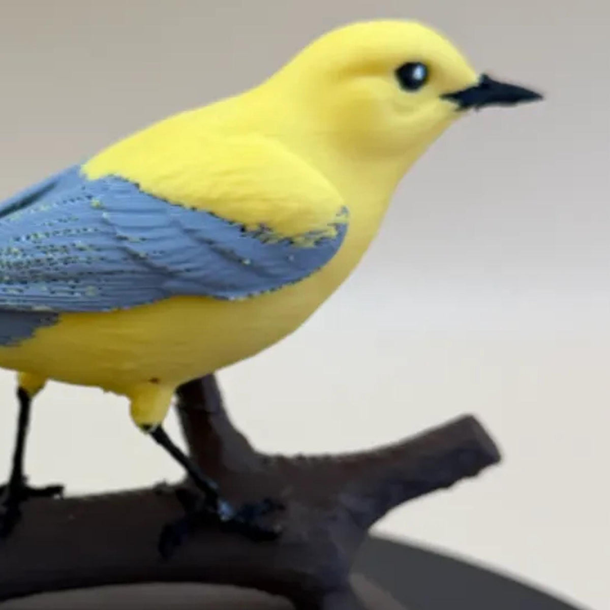 Sunlit Golden Warbler – Goldlaubsänger auf Ast | Mehrfarbige Vogel-Skulptur | Made in Germany