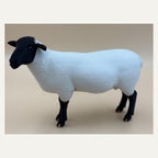Suffolk Ram – mehrfarbiger Widder mit schwarzem Gesicht | realistische Schaf-Skulptur | Made in Germany