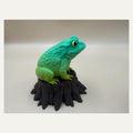 Toad on Tree Stump – mehrfarbige Kröte auf Baumstumpf | Frosch-Skulptur | Made in Germany
