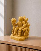 Kristallthron – Astronaut mit Mondkugel | handbemalt | Made in Germany FehnFactory