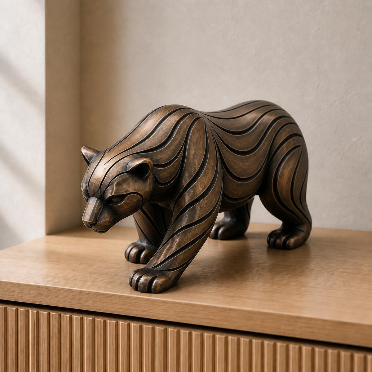 Abstrakter Bär – moderne Tier-Skulptur | handbemalt | Made in Germany FehnFactory