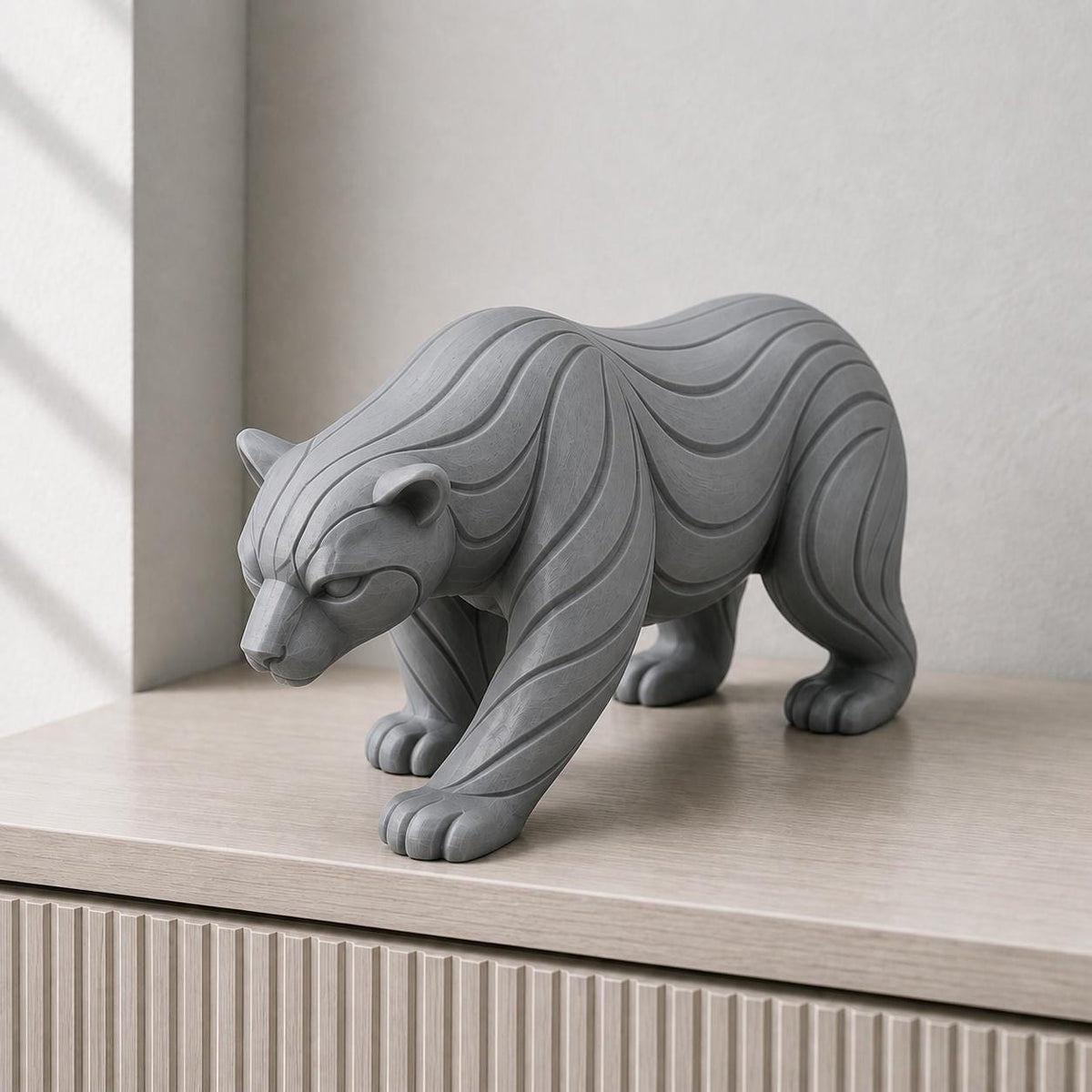 Abstrakter Bär – moderne Tier-Skulptur | handbemalt | Made in Germany FehnFactory