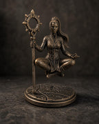 Schwebende Magierin mit Portalstab – Fantasy Skulptur | handbemalt oder gedruckt | Made in Germany FehnFactory