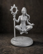 Schwebende Magierin mit Portalstab – Fantasy Skulptur | handbemalt oder gedruckt | Made in Germany FehnFactory