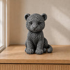 Sitzendes Tigerjunges in Strickoptik | Tierfigur handbemalt oder gedruckt | Made in Germany FehnFactory