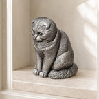 Scottish Fold Katze – sitzende Ganzkörperfigur mit Faltohren | Made in Germany FehnFactory