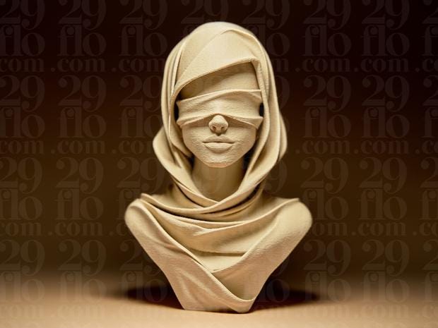 Frau mit Augenbinde – moderne Büsten-Skulptur | abstrakte Frauenfigur | Made in Germany FehnFactory