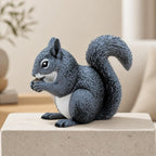 Nutty Buddy – Grauhörnchen mit Nuss | Waldtier-Figur | Made in Germany FehnFactory