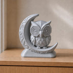 Mond-Eule – geometrische Eulenskulptur im Halbmond | handbemalt | Made in Germany FehnFactory