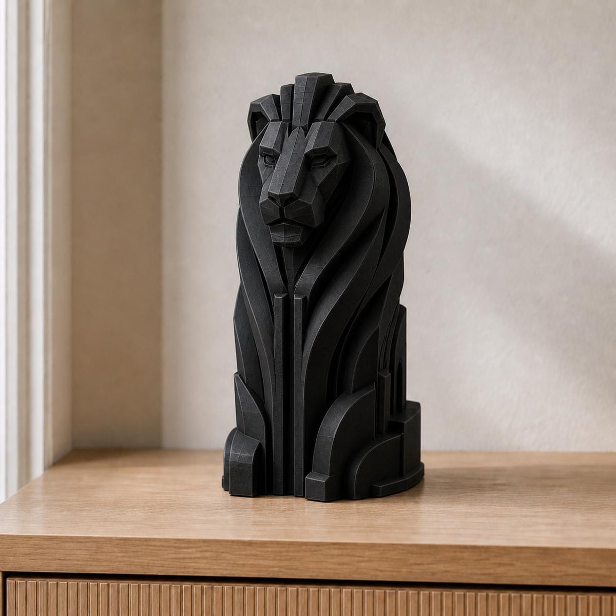 Modern-Deco-Löwe – geometrische Löwenskulptur | handbemalt | Made in Germany FehnFactory