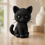 Kleine Katze mit Herzanhänger in Strickoptik – Katzenskulptur | handbemalt oder gedruckt | Made in Germany FehnFactory