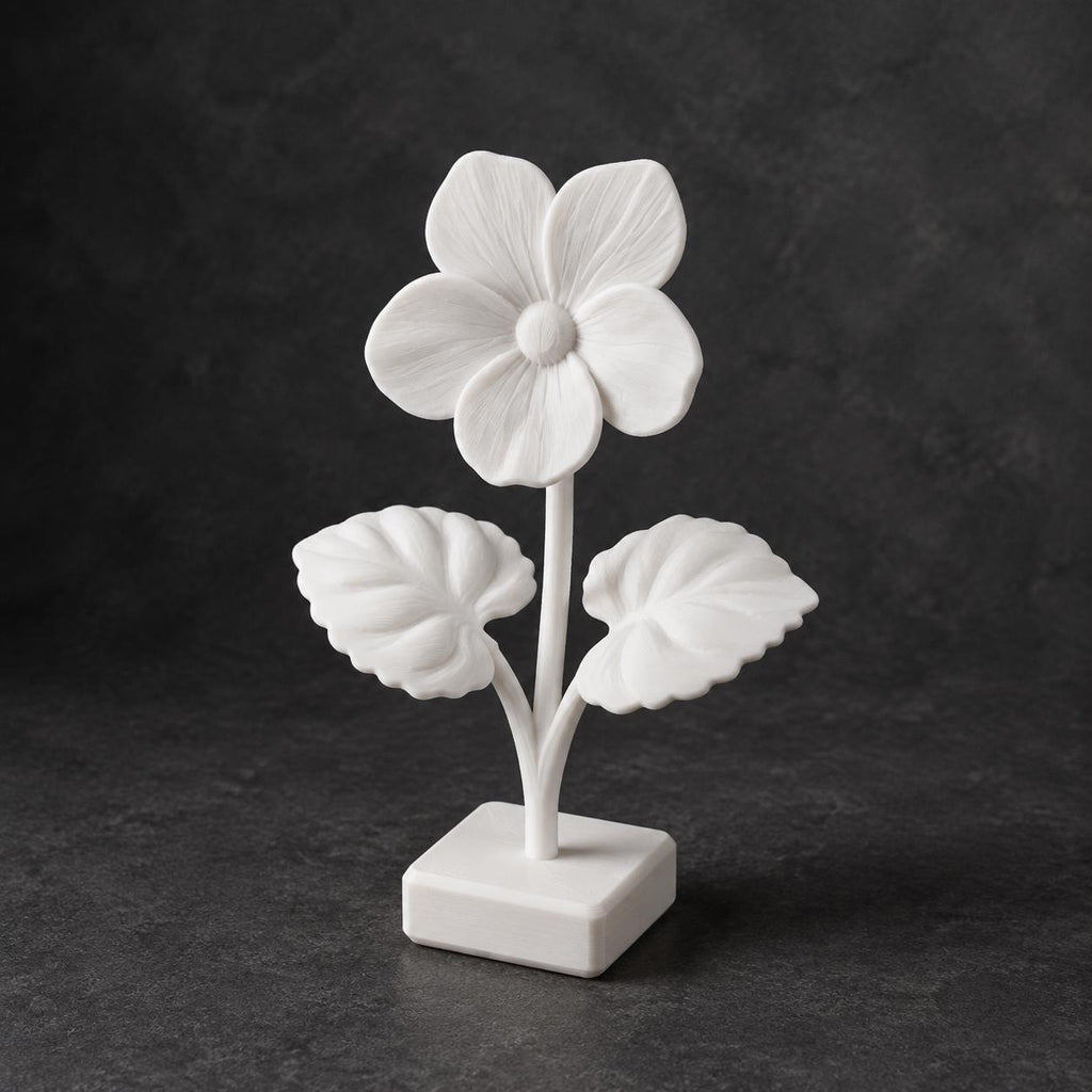 Veilchenblüte mit Herzblättern – florale Skulptur auf Sockel | handbemalt oder gedruckt | Made in Germany FehnFactory