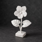 Veilchenblüte mit Herzblättern – florale Skulptur auf Sockel | handbemalt oder gedruckt | Made in Germany FehnFactory