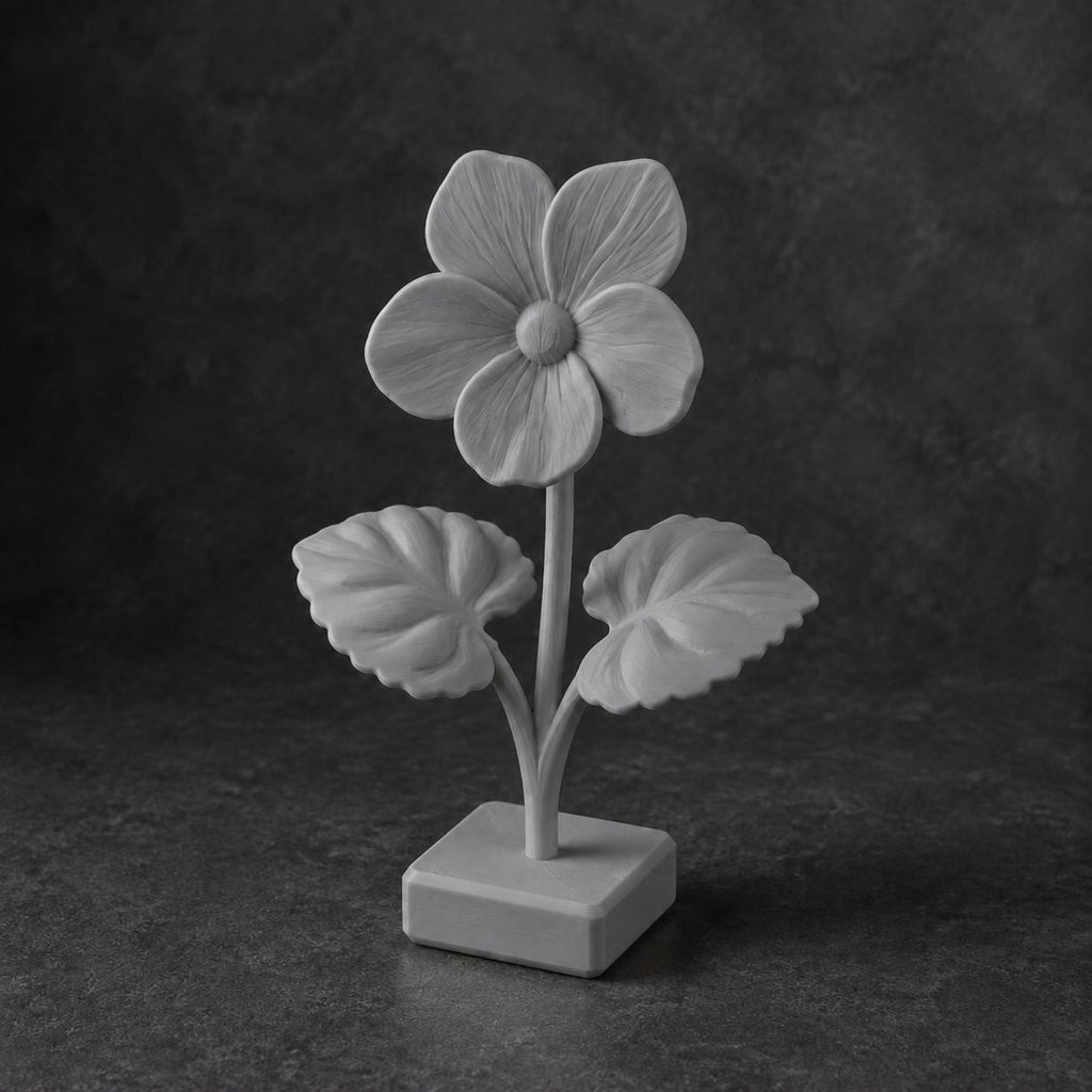 Veilchenblüte mit Herzblättern – florale Skulptur auf Sockel | handbemalt oder gedruckt | Made in Germany FehnFactory