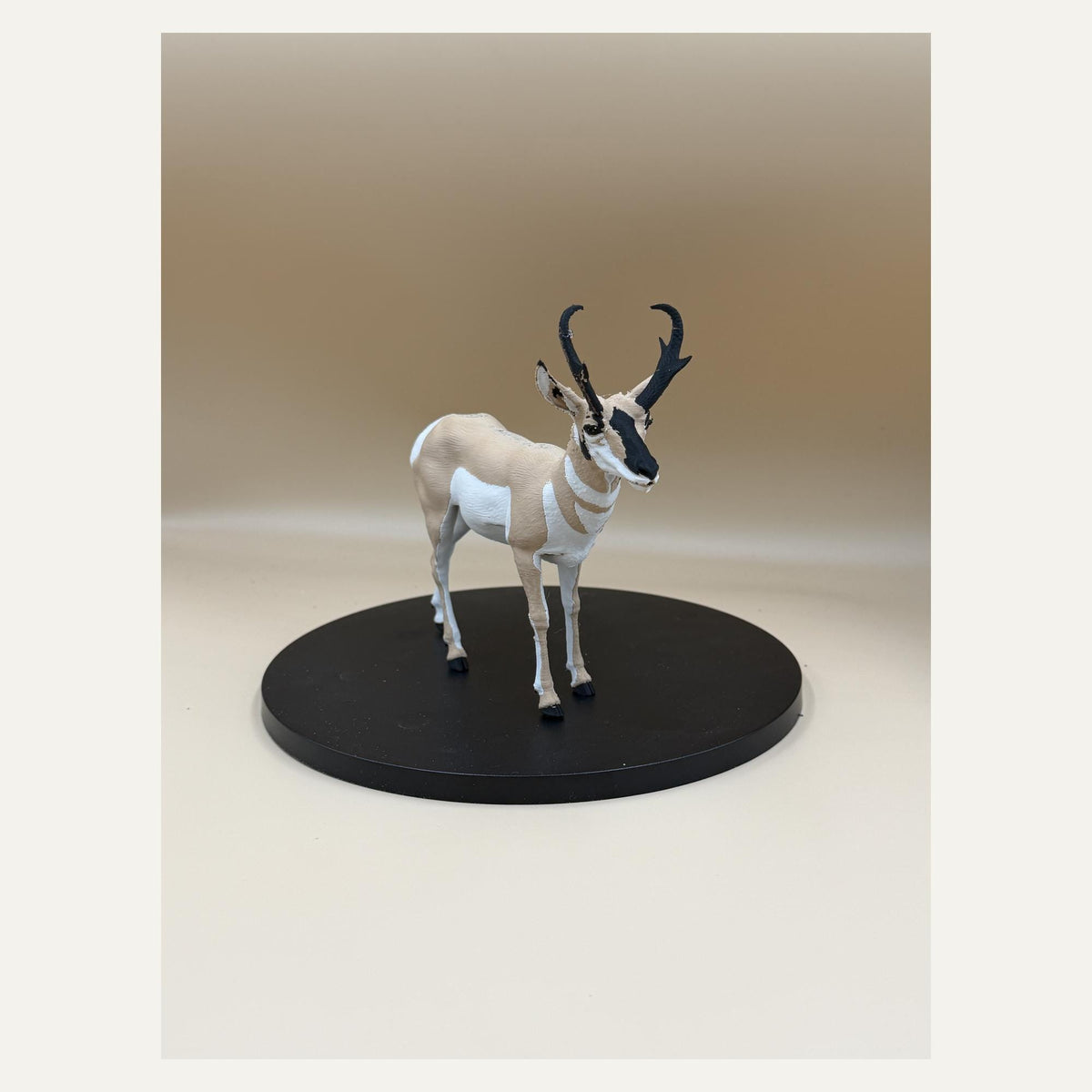 Windläufer – Gabelbock-Skulptur | Prärie-Wildtier | Made in Germany FehnFactory